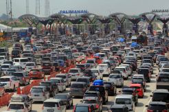 Diberlakukan Satu Arah, Tol Cipali Padat