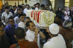 Jenazah Ani Yudhoyono Diberangkatkan Menuju Jakarta