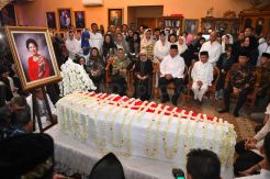 Presiden Jokowi Melayat Ani Yudhoyono di Rumah Duka Cikeas