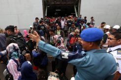 Mudik Gratis dengan KRI Makassar-590, 990 Orang Tiba di Surabaya
