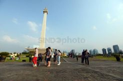 Warga Jakarta Liburan Murah Meriah di Monas