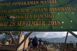 Idul Fitri, Warga Palu Berziarah di Kuburan Massal Korban Bencana