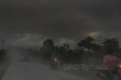 Gunung Sinabung Semburkan Abu Vulkanik Hingga 7.000 Meter
