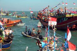 Warga Jepara Gelar Tradisi Pesta Lomban