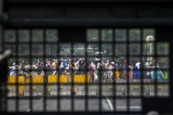Ratusan Orang Demo Kawal Sidang Sengketa Pilpres di MK