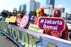 Pesan Perdamaian Superhero Menolak Kerusuhan