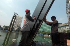 Persiapan Panggung Hiburan HUT ke-492 Kota Jakarta di Bundaran HI