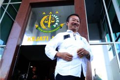 Mantan Wali Kota Surabaya Bambang DH Penuhi Panggilan Kejati Jatim