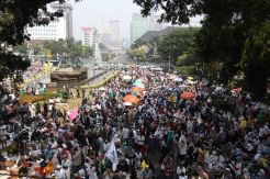 Massa Pendukung Prabowo-Sandi Berkumpul di Patung Kuda