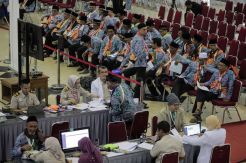 Jamaah Calon Haji Kloter Pertama Jalani Pemeriksaan Administrasi