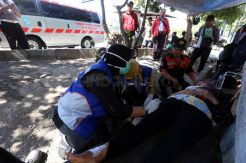 Tim Gerak Cepat Surabaya Tangani Korban Kecelakaan