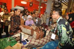 Presiden Jokowi Buka Pameran Karya Kreatif Indonesia