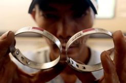 Pembuatan Gelang Jamaah Haji Indonesia