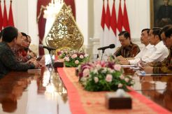 Presiden Jokowi Bertemu Pimpinan Softbank, Tokopedia dan Grab