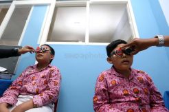 Pemeriksaan Kesehatan Mata Pelajar SD Surabaya