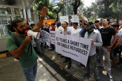Puluhan Pencari Suaka Demo di Depan Kantor UNHCR