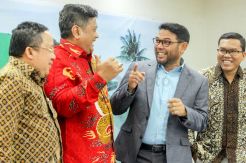 Dialektika Demokrasi: Aturan Rangkap Jabatan di Perode Kedua Jokowi