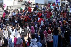 Warga Surabaya Antusias Sambut Gala Premier Film Bumi Manusia