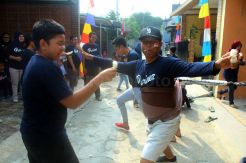 Warga Puri Family Asri Jatiasih Antusias Ikuti Lomba Agustusan