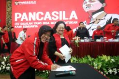Megawati Lantik Risma Sebagai Ketua DPP PDI Perjuangan