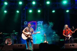Aksi Band Naif Semarakkan HUT De Entrance Arkadia