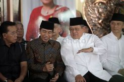 Presiden Jokowi Melayat Ibunda SBY