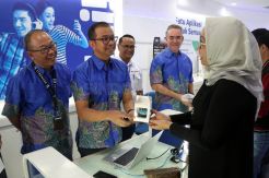 Hari Pelanggan, Managemen XL Axiata Terjun Langsung Layani Pelanggan