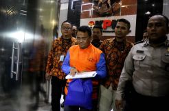 KPK Tahan Bupati Bengkayang Suryadman Gidot