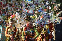 Warna Warni Festival Payung Indonesia di Candi Prambanan