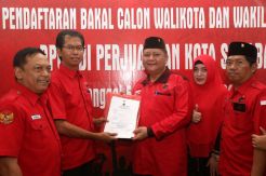 Whisnu Sakti Buana Ambil Formulir Pendaftaran Bacawali Surabaya