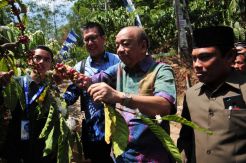 BCA Resmikan Desa Binaan Doesoen Kopi Sirap