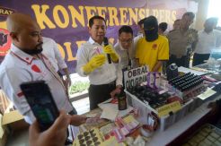 Polda Jabar Ungkap Peredaran Kosmetik Kadaluarsa