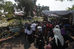 Ribuan Warga Melayat ke Rumah Duka BJ Habibie