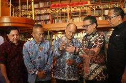 PWI Berikan Penghargaan Bapak Kemerdekaan Pers Kepada BJ Habibie