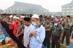 Umat Islam Laksanakan Salat Istisqa di Makodam XII/Tanjungpura