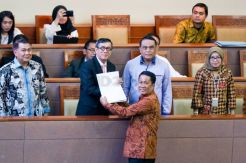 DPR Sahkan RUU KPK