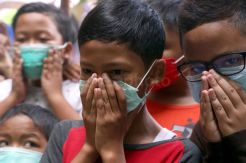 SD Muhammadiyah 16 Surabaya Doa Bersama untuk Korban Kebakaran Hutan