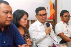 Diskusi Front Page: Membongkar Hitam Putih Golkar