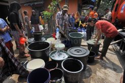 BPBD Kabupaten Serang Bagikan Air Bersih ke Warga Terdampak Kekeringan