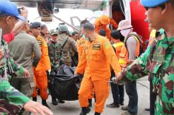 Korban Kecelakaan Pesawat Carpediem Air Berhasil Dievakuasi