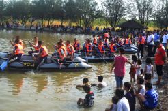 Meriahnya Lomba Dayung HUT TNI AL di Pantai Marina Semarang