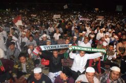 15.000 Mahasiswa dan Syekher Mania Ikuti Undip Bersholawat