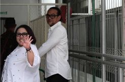 Nunung dan Suami Jalani Sidang Perdana Dakwaan Kasus Sabu