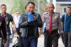 Terjerat OTT, Bupati Lampung Utara Agung Ilmu Mangkunegara Tiba di KPK