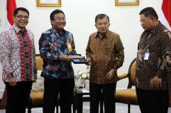 Wapres Jusuf Kalla Terima Manfaat Tabungan Hari Tua