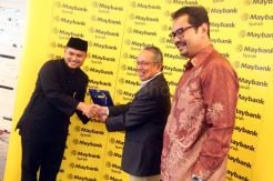 Maybank Indonesia Serahkan Dana Kebajikan