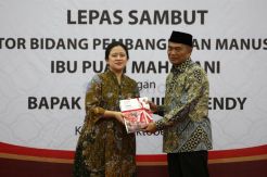 Puan Maharani Serahkan Jabatan Menko PMK kepada Muhadjir Effendy