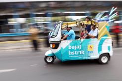 Gubernur Anies Baswedan Ikuti Karnaval Kendaraan Listrik