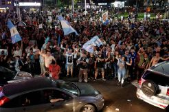 Pendukung Alberto Fernandez Rayakan Kemenangan di Pilpres Argentina