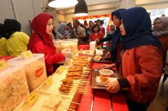 Aktris Chacha Frederica Buka Restoran Bubur di Surabaya